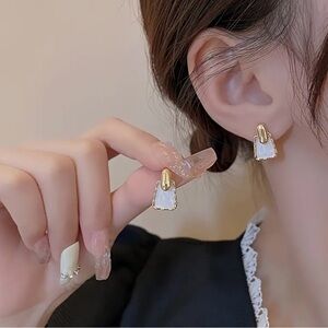 NEW Elegant French-Inspired White Geometric Stud Earrings